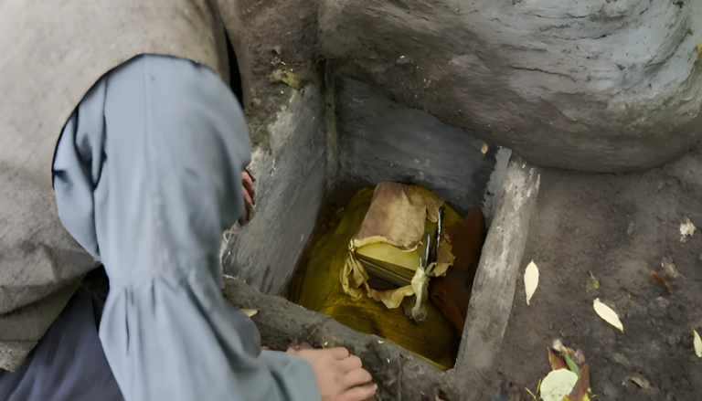 Por qué no se exhibe la caja de piedra donde estaban las planchas de oro