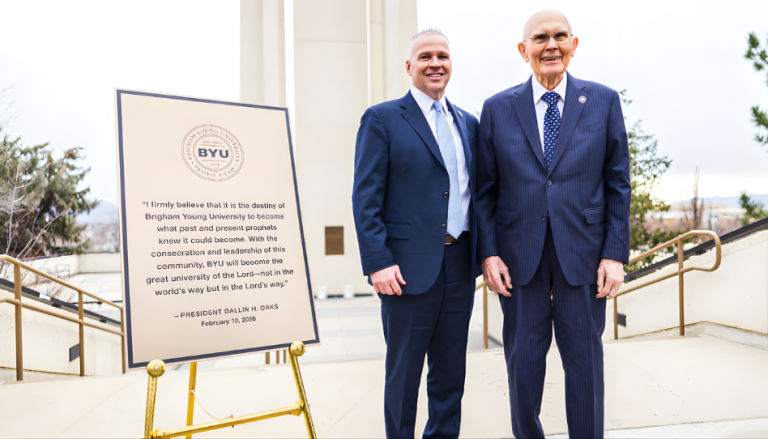 BYU inmortaliza las palabras del presidente Oaks con una placa en su campus