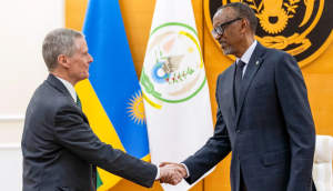 El élder Bednar se reúne con el presidente de un país africano