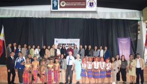 La Iglesia de Jesucristo dona más de mil recursos a escuelas en Filipinas