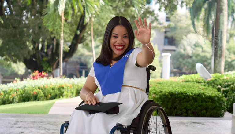 Santo de los Últimos Días se gradúa Magna Cum Laude