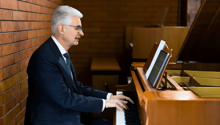 Élder Caussé presenta un nuevo himno de Pascua inspirado en tres jardines