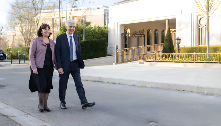 Élder Caussé: ¿Cuántas iglesias pueden afirmar que las familias son eternas?