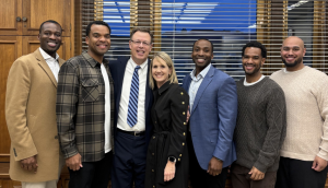 El especial reencuentro del élder Gilbert con jóvenes de su antiguo barrio