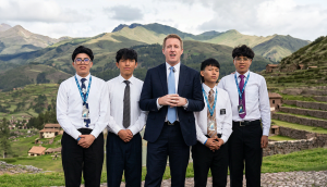 Esta es la bienvenida a todos los Hombres Jóvenes del Mundo