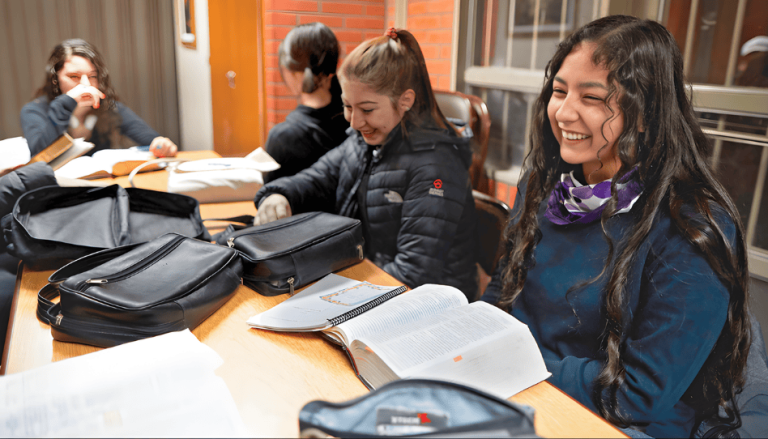Seminarios e Institutos superan el millón de estudiantes en todo el mundo