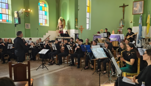 La Iglesia de Jesucristo dona 16 pianos nuevos a Conservatorio en Argentina