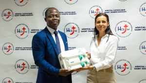 La Iglesia de Jesucristo ofrece donación para mejorar el servicio médico en África