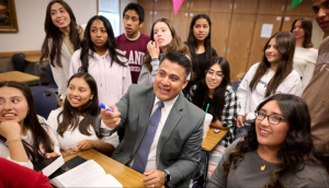 Presidente Oaks: Jóvenes hagan de Seminario e Instituto una prioridad