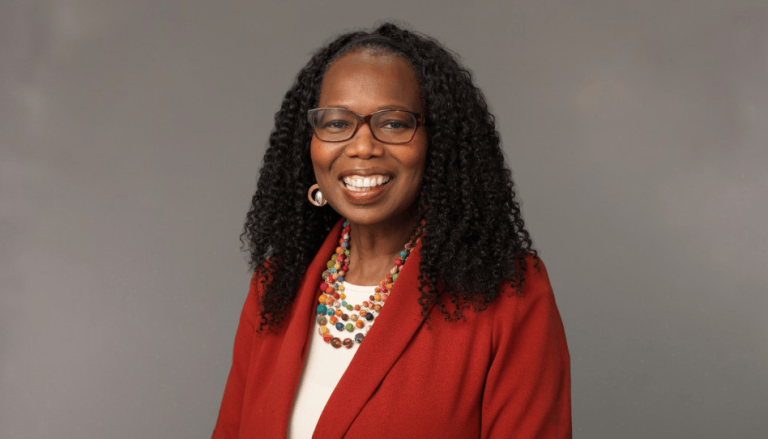 Se llama a la primera africana como presidenta general de la Primaria