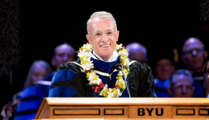 Élder Soares a graduados de BYU: Brillen con la luz que recibieron aquí