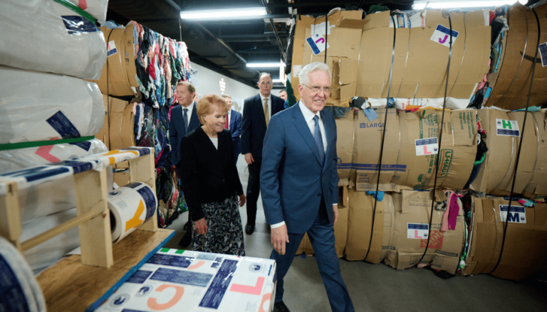 La Primera Presidencia visita el nuevo Centro Humanitario de la Iglesia de Jesucristo