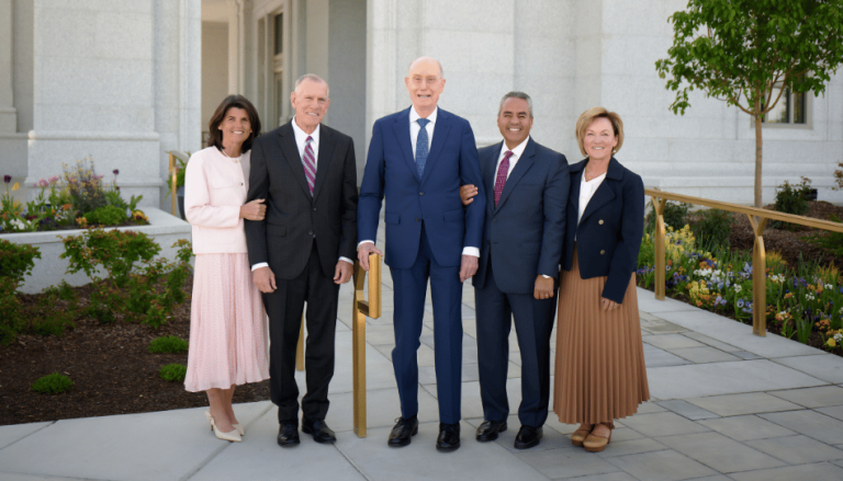 Presidente Eyring dedica el templo N.° 216 de la Iglesia de Jesucristo