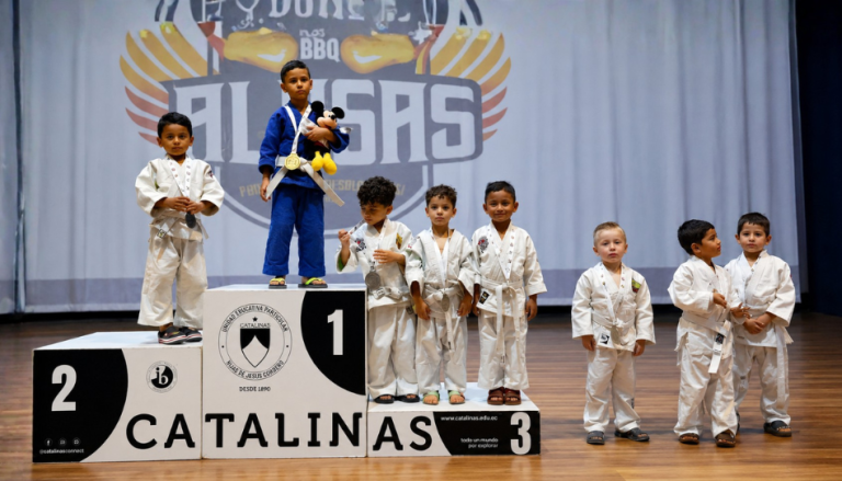 Pequeños atletas Santos de los Últimos Días conquistan el podio en judo
