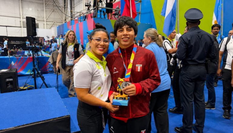 Santo de los Últimos Días gana medalla en torneo internacional de lucha libre
