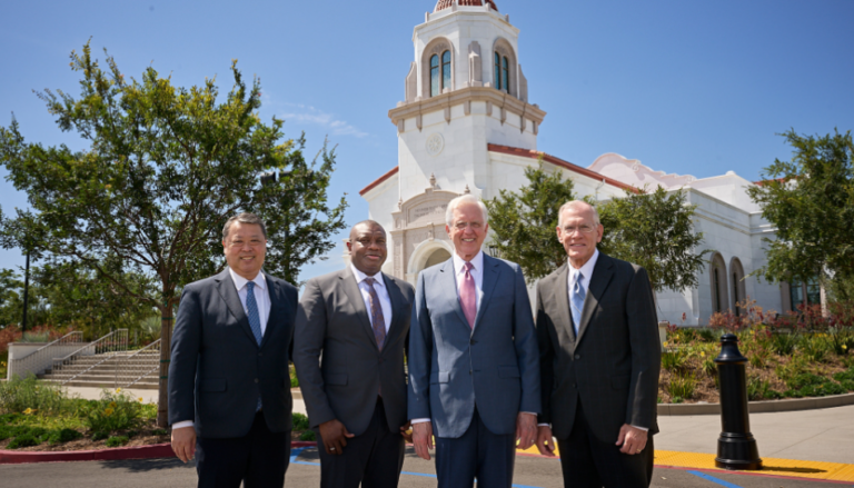 El presidente Christofferson dedica un nuevo templo de la Iglesia de Jesucristo