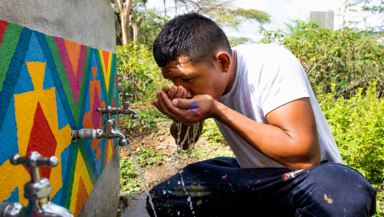 La Iglesia de Jesucristo lleva arte y agua potable a un pueblo nativo en Colombia