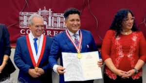 Artista Santo de los Últimos Días es reconocido por el Congreso del Perú