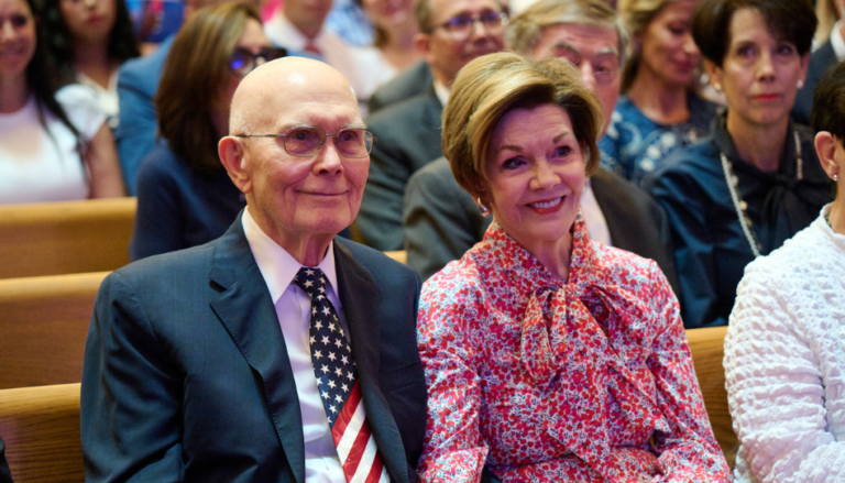 Presidente Oaks asiste a una histórica celebración por 250 años de historia