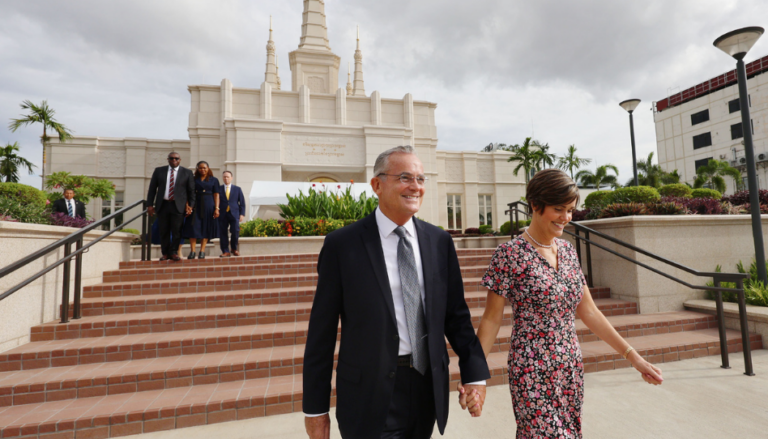 El élder Kearon dedica un nuevo templo de la Iglesia de Jesucristo