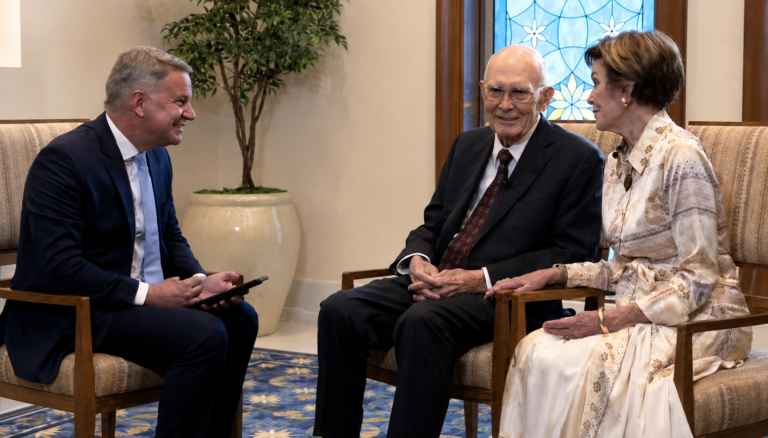 Así fue la primera entrevista del presidente Oaks en Sudamérica
