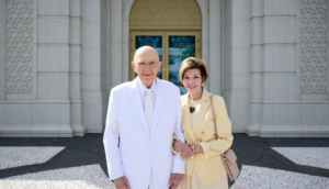 El presidente Dallin H. Oaks dedica un nuevo templo en Sudamérica