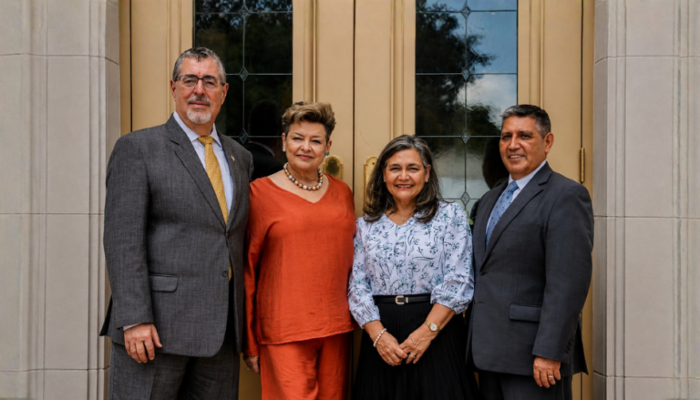 El presidente de Guatemala visita el nuevo Templo de Miraflores