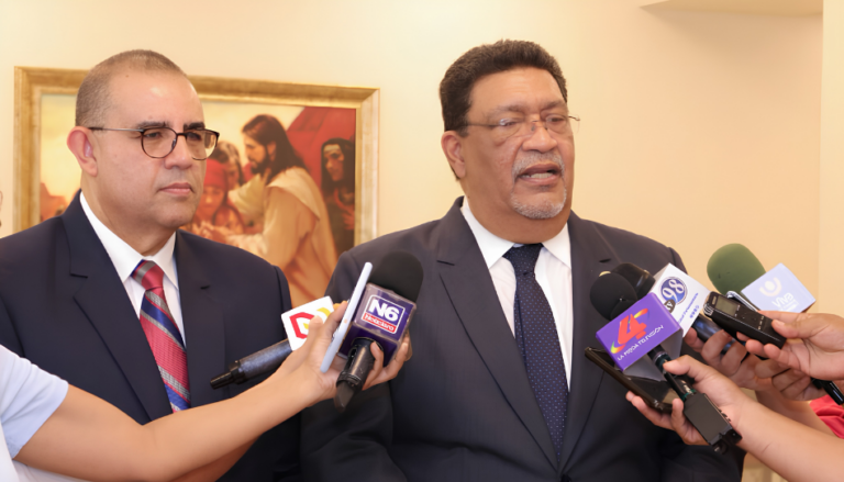Autoridades de Nicaragua recorren el primer templo de la Iglesia de Jesucristo