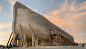 Se construye una réplica del Arca de Noé a tamaño real que se puede recorrer