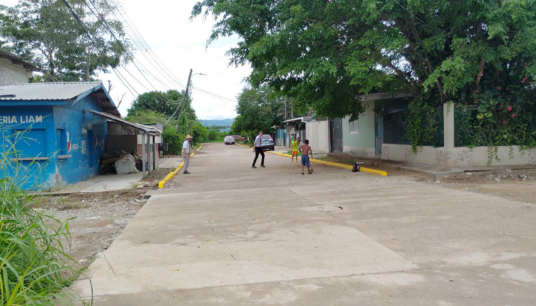 Misioneros protagonizan un tierno momento con niños en Honduras