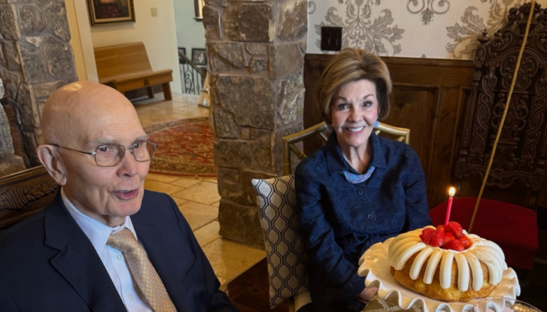 Las tiernas palabras del presidente Oaks a su esposa por su cumpleaños